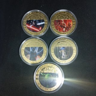 5 MONEDAS CONMEMORATIVAS STAR WARS BAÑADAS EN ORO