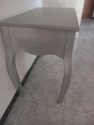 Mesa auxiliar con 2 cajones