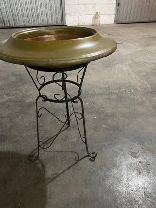 Vaso da interno in metallo con supporto