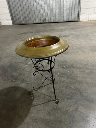 Vaso da interno in metallo con supporto