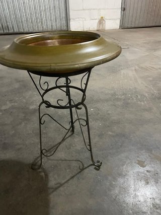 Vaso da interno in metallo con supporto