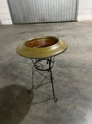 Vaso da interno in metallo con supporto