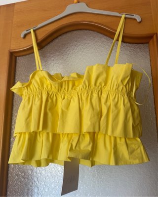 Top Zara amarillo volantes