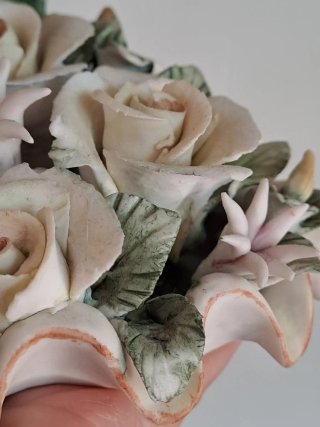 Capodimonte Composizione Floreale Porcellana