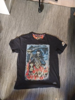 Camiseta Negra Estampada Calaveras y Segador