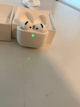 AirPods 4 con cancelación de ruido
