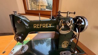 Máquina de coser antigua Refrey CL-317