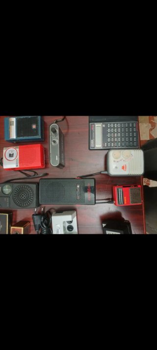 Lotto radio, accendini e microfoni vintage