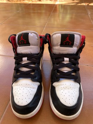 Air Jordan 1 Mid Chicago Black Toe EUR 38 (US 5.5Y