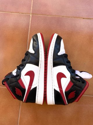 Air Jordan 1 Mid Chicago Black Toe EUR 38 (US 5.5Y