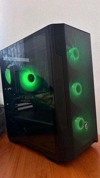 PC Gaming MSI con luces RGB