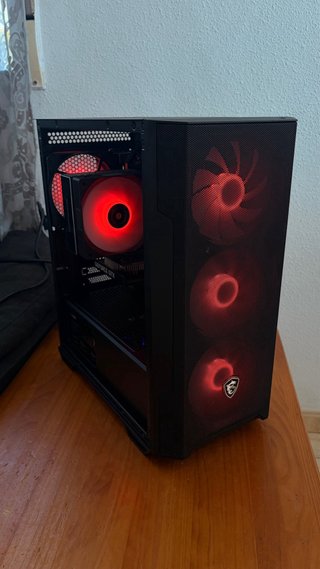 PC Gaming MSI con luces RGB