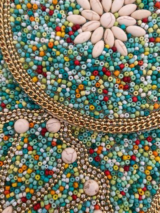 Bolso de esparto con pedrería