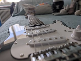 Set Guitarra Eléctrica Junior y Amplificador