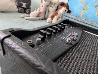 Set Guitarra Eléctrica Junior y Amplificador