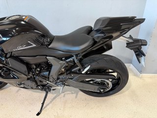 Yamaha R7 Negra