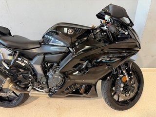 Yamaha R7 Negra