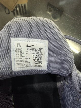 Zapatillas Nike Grises con Detalles Verdes