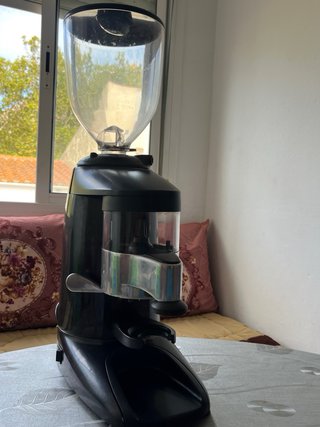 Molino de café negro