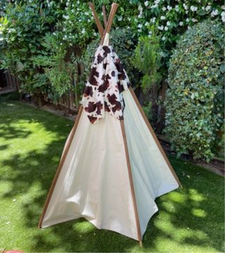 Tipi de tela y madera para niños