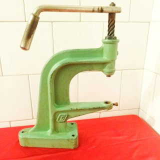 Prensa remachadora industrial