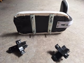 Asiento trasero para niños con respaldo