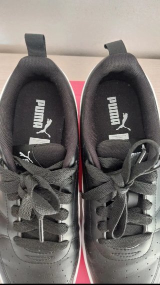 Scarpe Puma nere e bianche