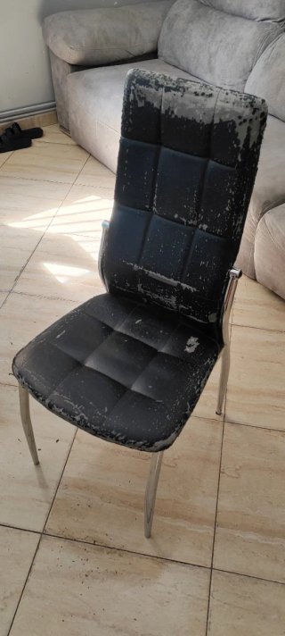 Mesa y 4 sillas comedor  50€ SOLO HOY!!!! ME URGE!