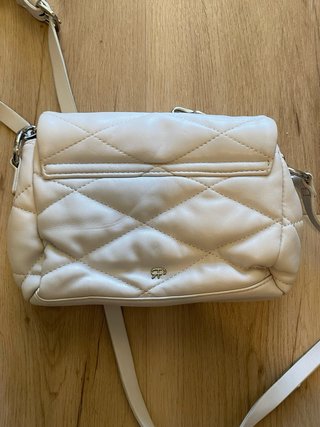 Bolso Parfois blanco acolchado cadena