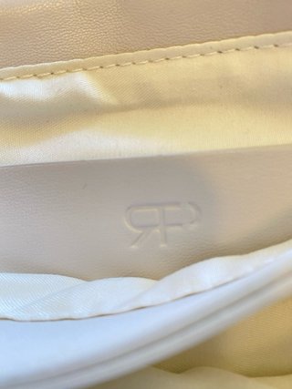 Bolso Parfois blanco acolchado cadena