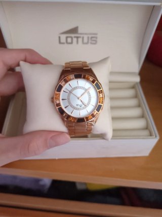 Reloj Lotus Dorado y Multicolor