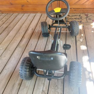 Coche de pedales infantil y regalo bicicleta