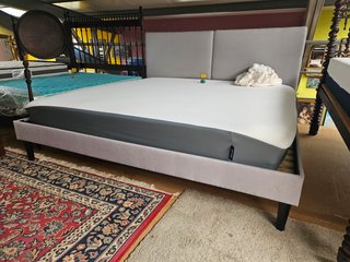 Enorme cama de casal com estardo e colchão - óptim