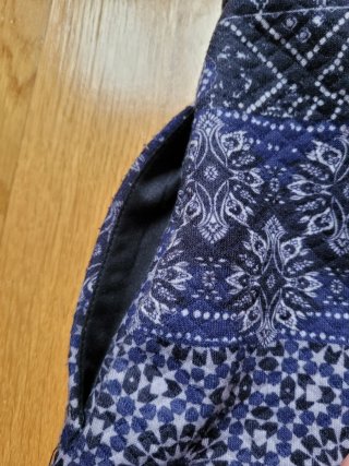 Falda estampada azul marino Stradivarius