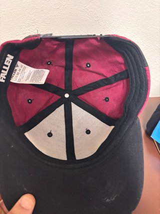 Gorra Faze Clan Rayas Rojas y Negras