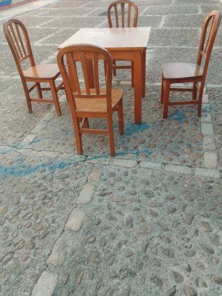 Conjunto Mesa y 4 Sillas Madera