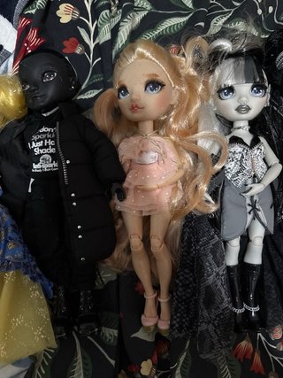 Muñecas Rainbow High y Ever After High
