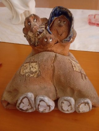 Figura cerámica artesanal familia