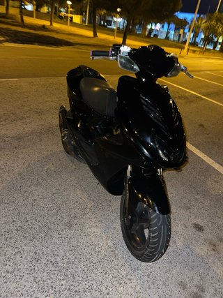 Yamaha Aerox Negra