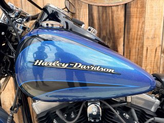 Harley Davidson Softail Slim Azul