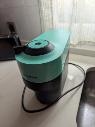 Cafetera Nespresso Vertuo Pop Verde, como nueva.