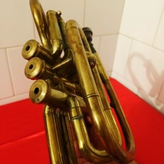 Trompeta Bessons & Co
