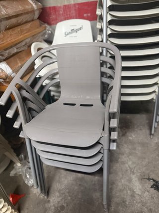 Sillas de terraza grises cada una 10€