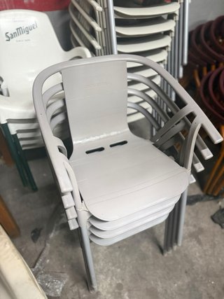 Sillas de terraza grises cada una 10€