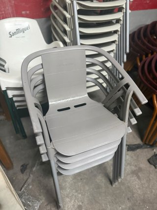 Sillas de terraza grises cada una 10€