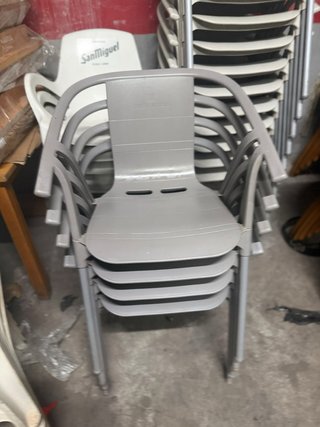 Sillas de terraza grises cada una 10€