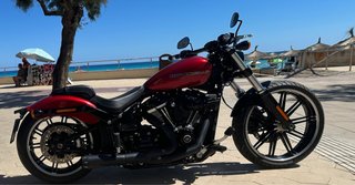 Harley-Davidson Softail Breakout 114 Roja