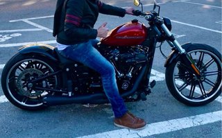 Harley-Davidson Softail Breakout 114 Roja