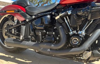 Harley-Davidson Softail Breakout 114 Roja
