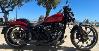 Harley-Davidson Softail Breakout 114 Roja